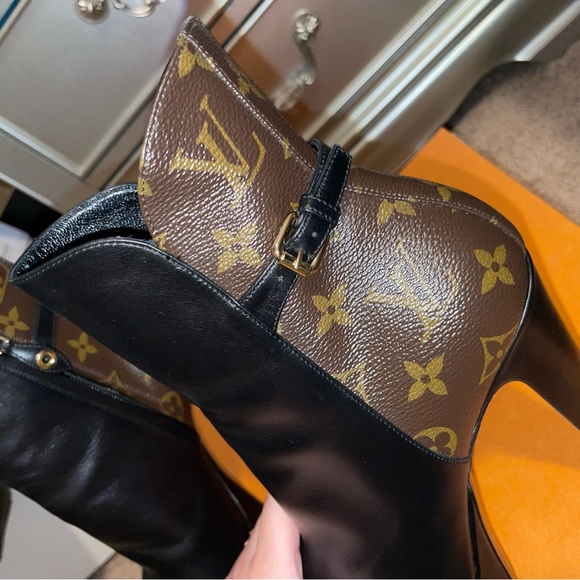💯% AUTHENTIC LOUIS VUITTON AFTERGLOW PLATFORM ANKLE BOOT SIZE 8.5 - Picture 4 of 7